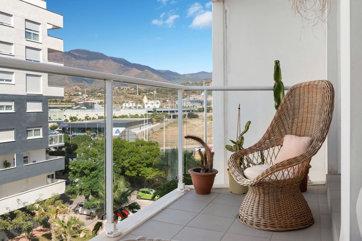 3 bedroom Apartment for sale in Estepona with garage - € 410,000 (Ref: 9726211)