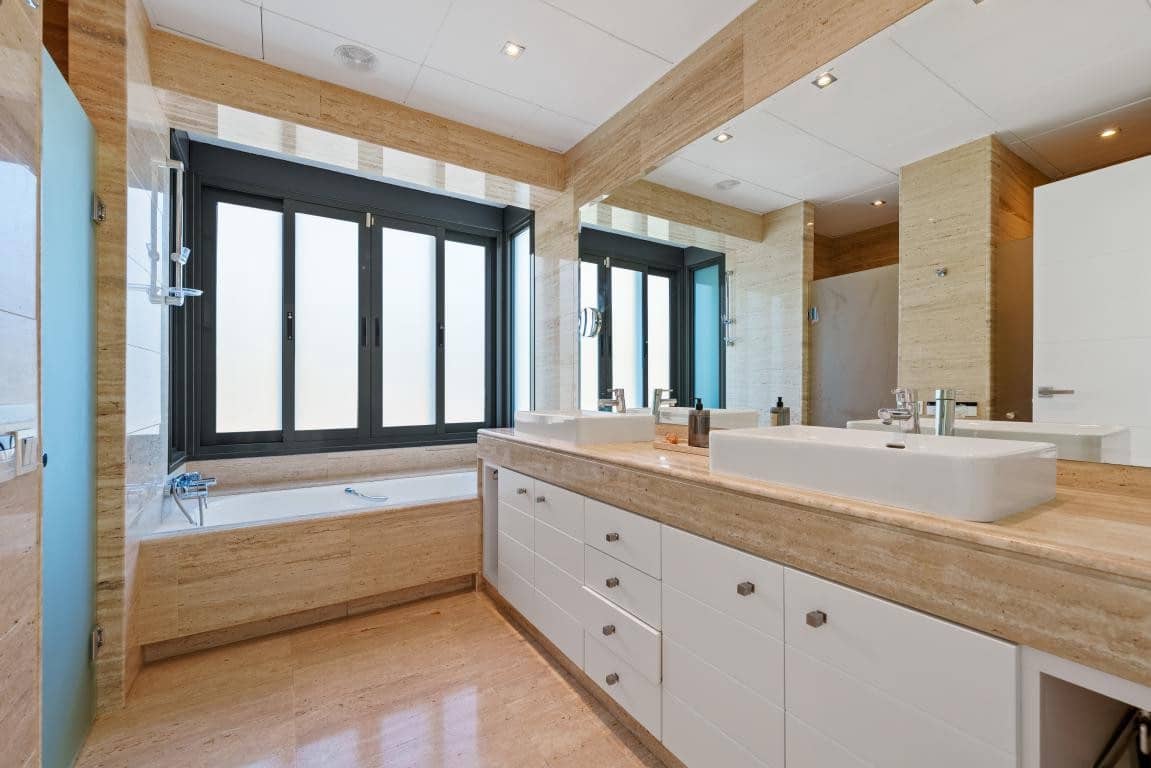 4 soverom Villa til salgs i Nueva Andalucia - € 4 390 000 (Ref: 9727680)