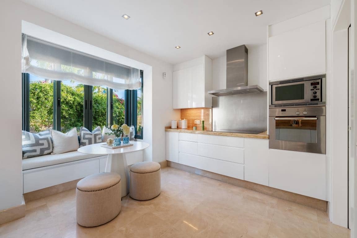 4 soverom Villa til salgs i Nueva Andalucia - € 4 390 000 (Ref: 9727680)