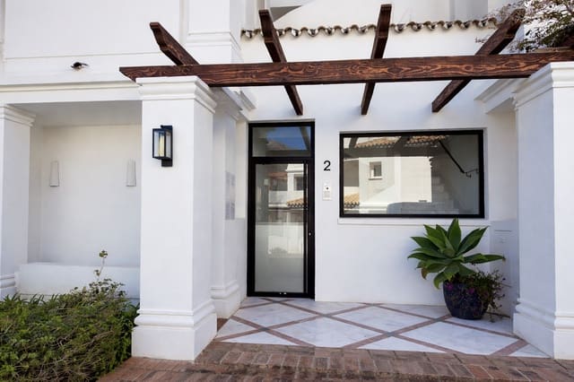 2 soveværelse Lejlighed til salg i Puerto Banus, Marbella - € 595.000 (Ref: 9734174)