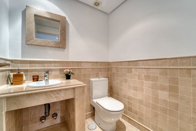 2 soveværelse Lejlighed til salg i Puerto Banus, Marbella - € 595.000 (Ref: 9734174)