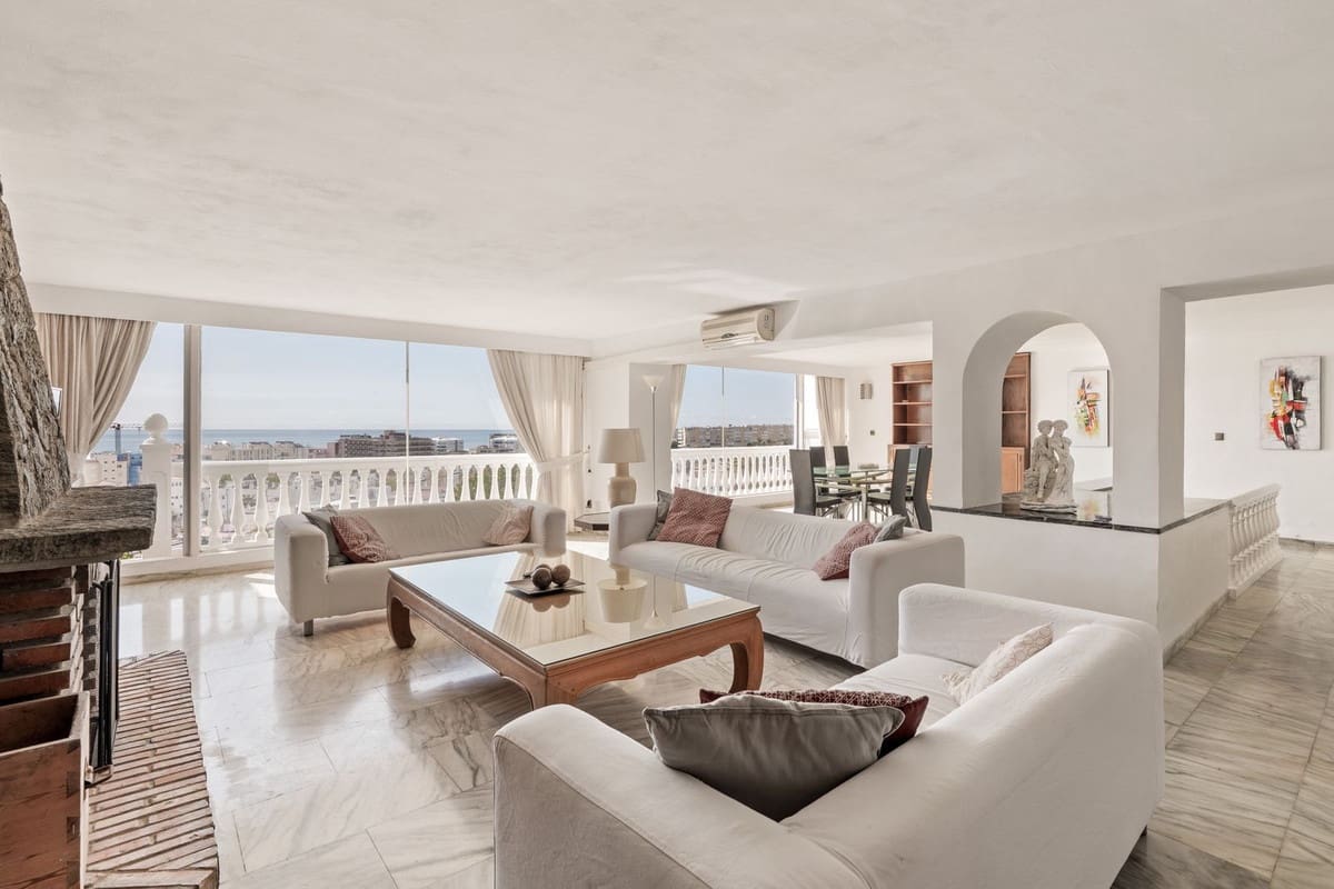 Apartamento de 2 habitaciones en Torremolinos en venta con garaje - 930.000 € (Ref: 9734178)