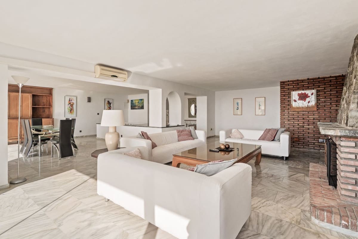 Apartamento de 2 habitaciones en Torremolinos en venta con garaje - 930.000 € (Ref: 9734178)