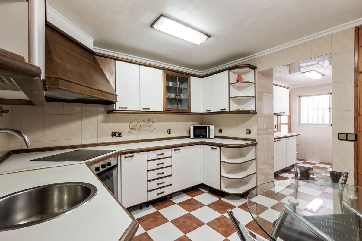 Apartamento de 2 habitaciones en Torremolinos en venta con garaje - 930.000 € (Ref: 9734178)