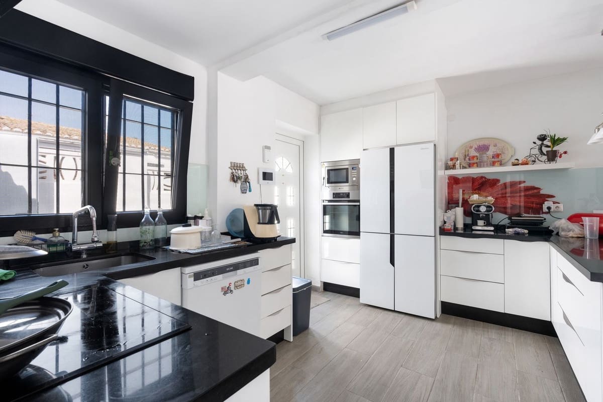 4 sypialnia Finka/Dom wiejski na sprzedaż w Calahonda - 850 000 € (Ref: 9737365)