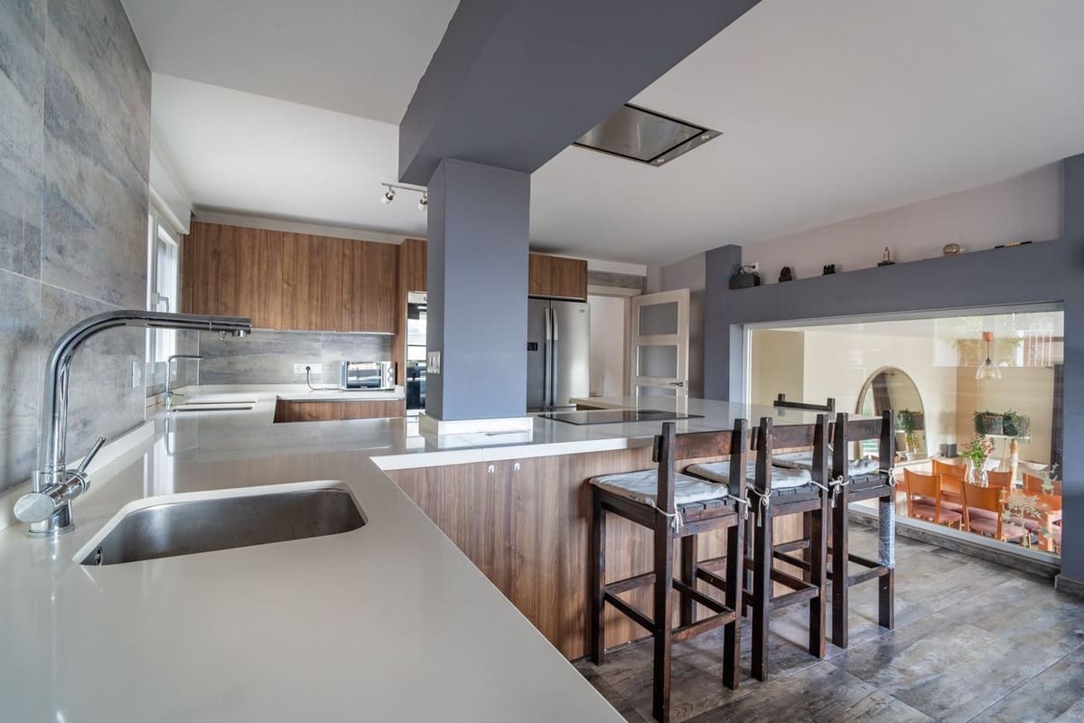 7 bedroom Villa for sale in Malaga city - € 1,100,000 (Ref: 9737367)