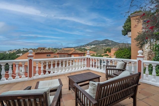 7 bedroom Villa for sale in El Candado, Málaga city - € 1,100,000 (Ref: 9737367)