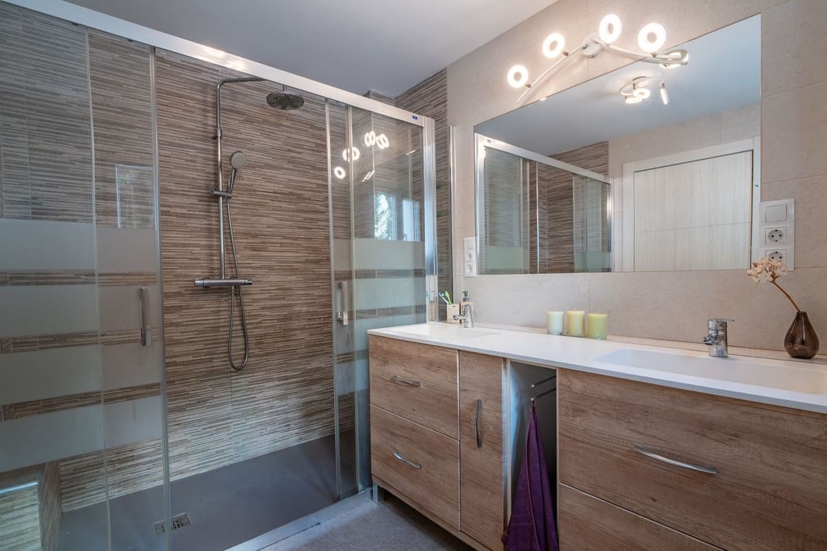 7 bedroom Villa for sale in Malaga city - € 1,100,000 (Ref: 9737367)