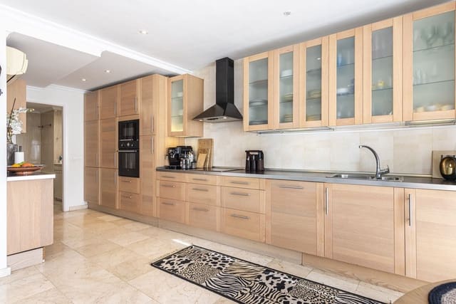 1 quarto Apartamento para venda em San Pedro de Alcántara Pueblo, Marbella - 430 000 € (Ref: 9741403)