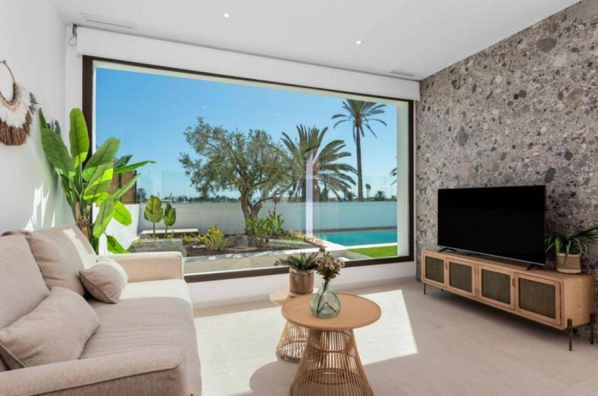 Chalet de 3 habitaciones en Los Alcázares en venta - 559.900 € (Ref: 9745189)