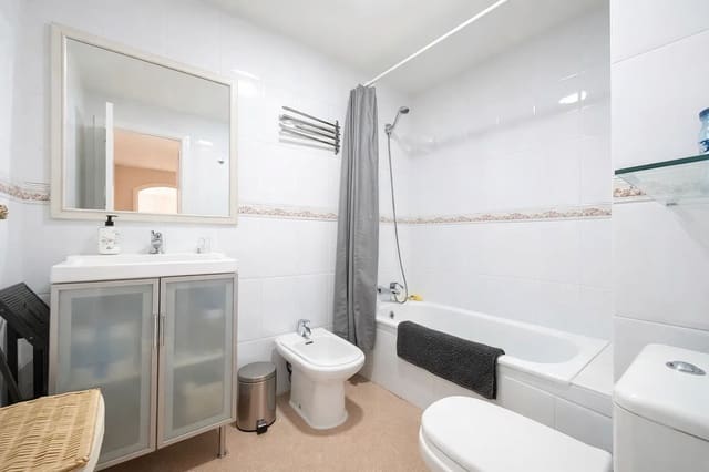 2 soverom Leilighet til salgs i San Luis de Sabinillas, Manilva med garasje - € 250 000 (Ref: 9751439)