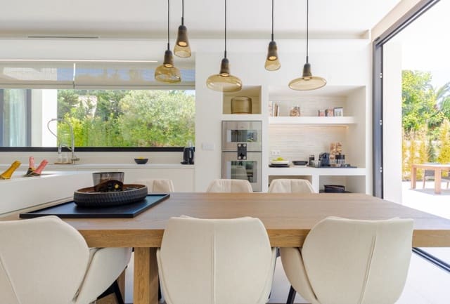 4 slaapkamer Villa te koop in Marbesa, Marbella - € 3.495.000 (Ref: 9755052)