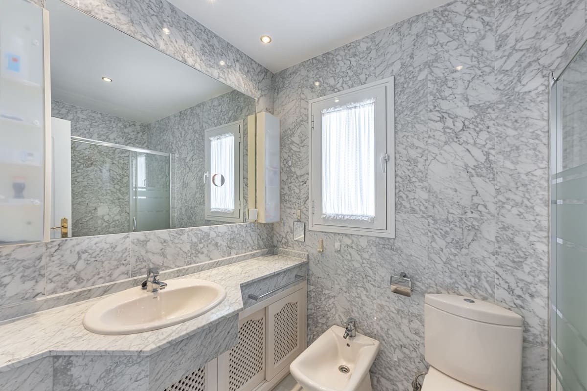 3 Zimmer Apartment zu verkaufen in Puerto Banus mit Garage - 945.000 € (Ref: 9755060)