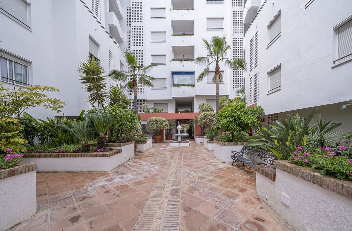 3 Zimmer Apartment zu verkaufen in Puerto Banus mit Garage - 945.000 € (Ref: 9755060)