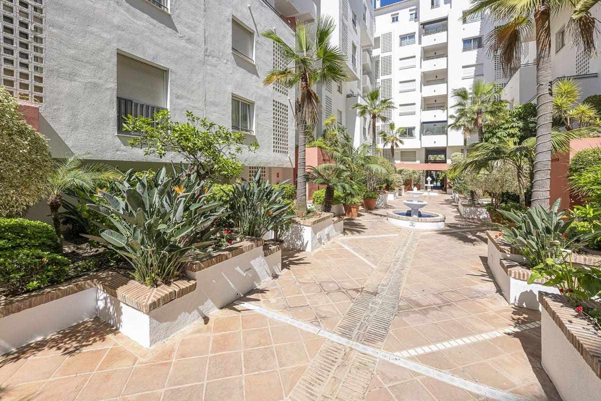 3 Zimmer Apartment zu verkaufen in Puerto Banus mit Garage - 945.000 € (Ref: 9755060)