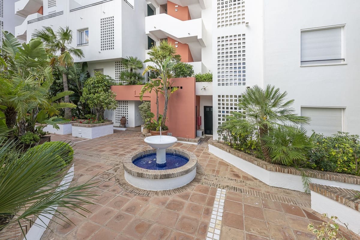 3 Zimmer Apartment zu verkaufen in Puerto Banus mit Garage - 945.000 € (Ref: 9755060)