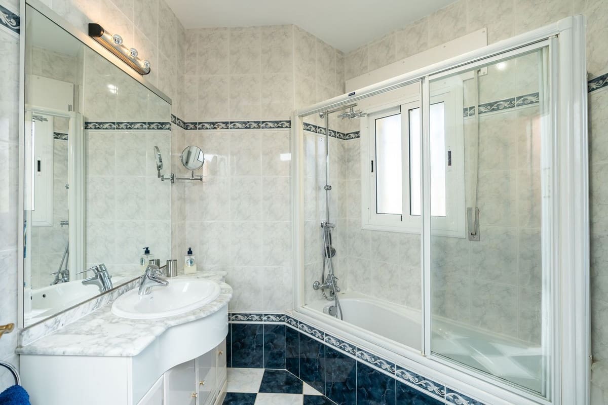 5 slaapkamer Villa te koop in Marbesa - € 1.750.000 (Ref: 9763303)