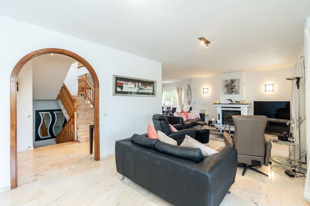 5 slaapkamer Villa te koop in Marbesa - € 1.750.000 (Ref: 9763303)