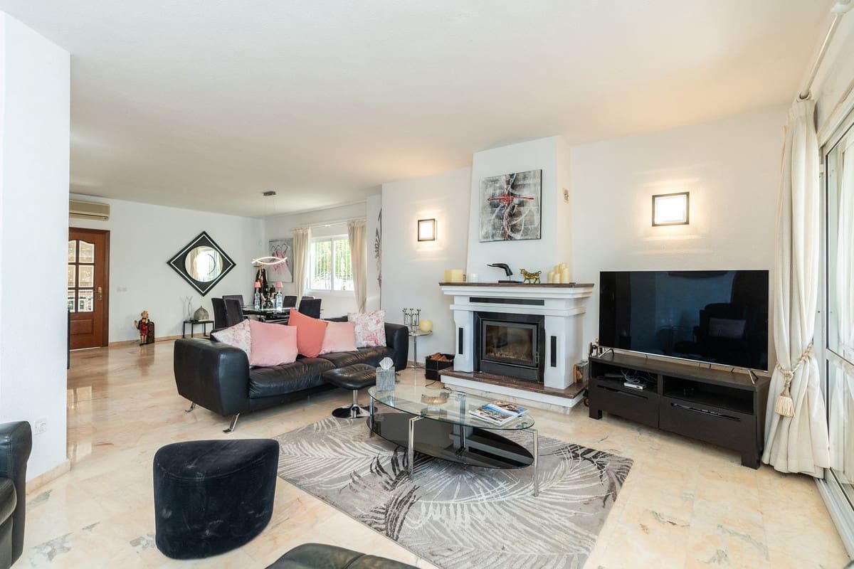 5 slaapkamer Villa te koop in Marbesa - € 1.750.000 (Ref: 9763303)