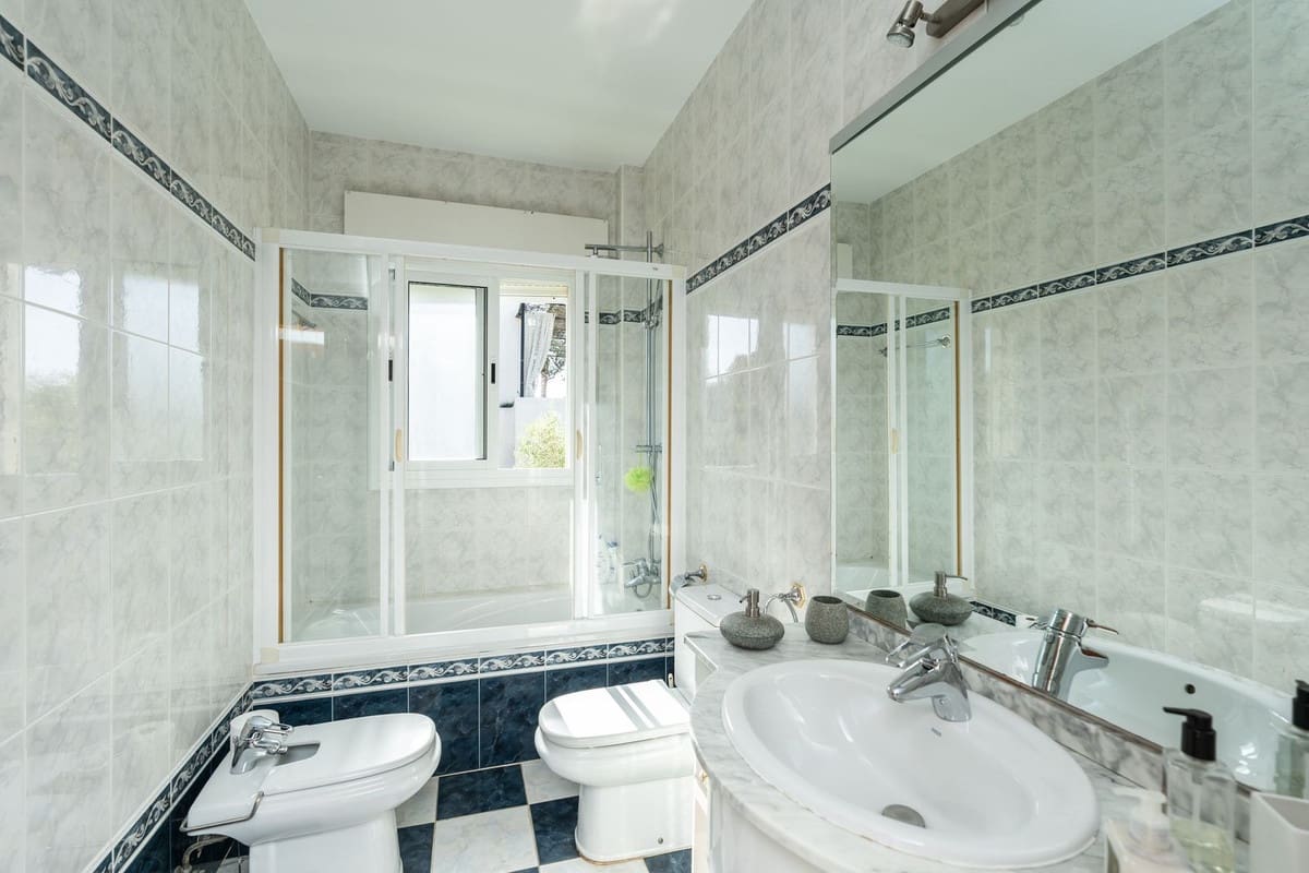 5 slaapkamer Villa te koop in Marbesa - € 1.750.000 (Ref: 9763303)