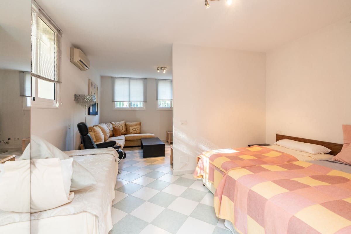 5 slaapkamer Villa te koop in Marbesa - € 1.750.000 (Ref: 9763303)