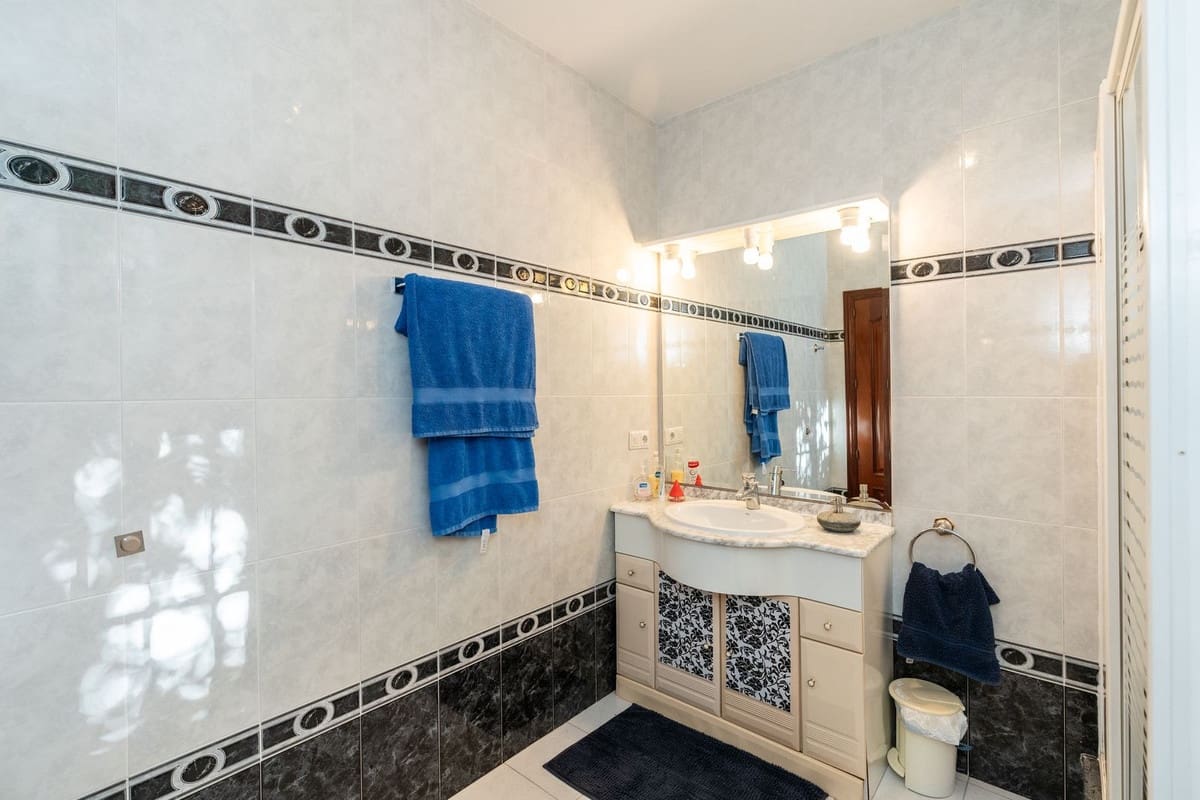 5 slaapkamer Villa te koop in Marbesa - € 1.750.000 (Ref: 9763303)