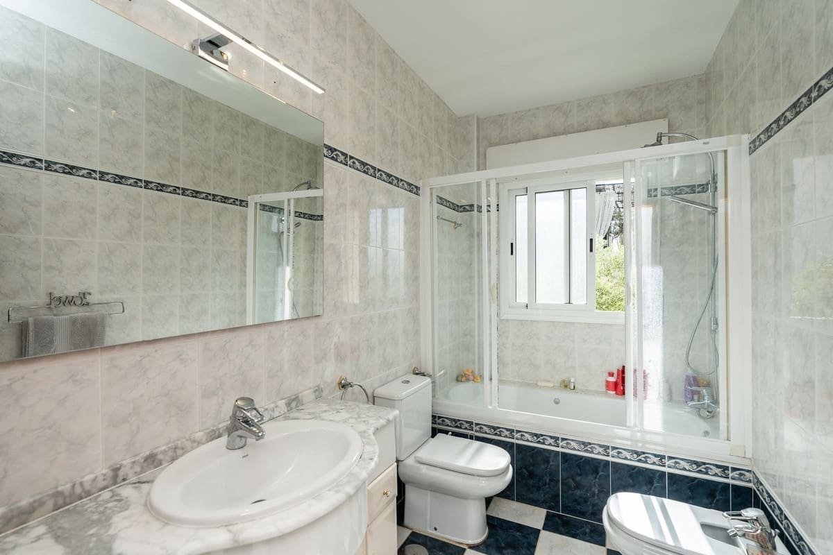 5 slaapkamer Villa te koop in Marbesa - € 1.750.000 (Ref: 9763303)