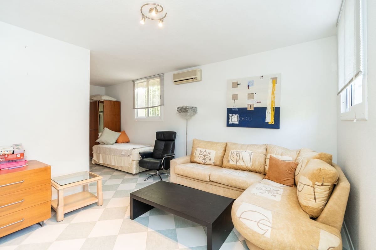 5 slaapkamer Villa te koop in Marbesa - € 1.750.000 (Ref: 9763303)