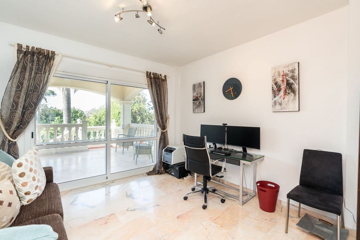 5 slaapkamer Villa te koop in Marbesa - € 1.750.000 (Ref: 9763303)