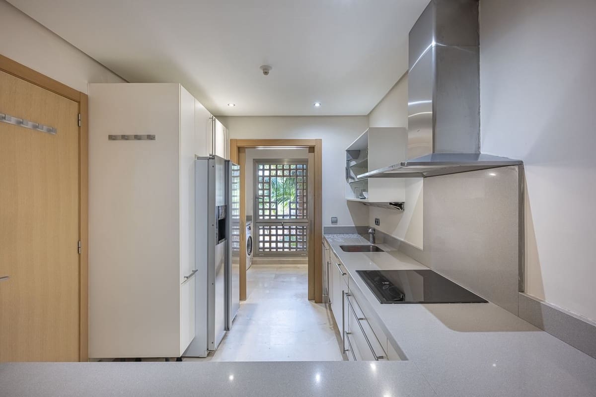 2 sovrum Lägenhet till salu i Marbella med garage - 1 195 000 € (Ref: 9763442)