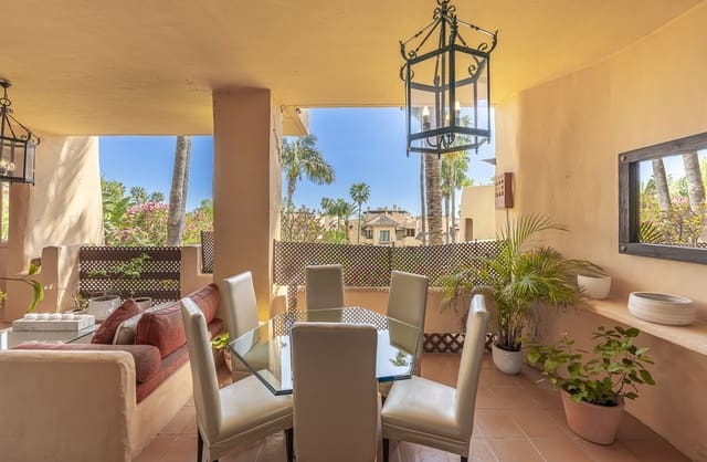 2 sovrum Lägenhet till salu i Casco Antiguo, Marbella med garage - 1 195 000 € (Ref: 9763442)