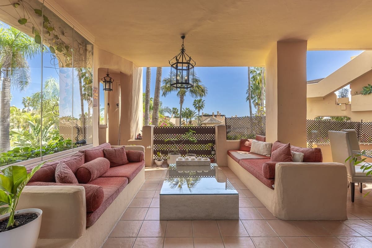 2 sovrum Lägenhet till salu i Marbella med garage - 1 195 000 € (Ref: 9763442)