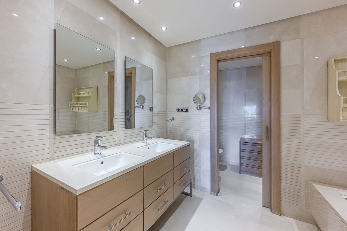 2 sovrum Lägenhet till salu i Marbella med garage - 1 195 000 € (Ref: 9763442)