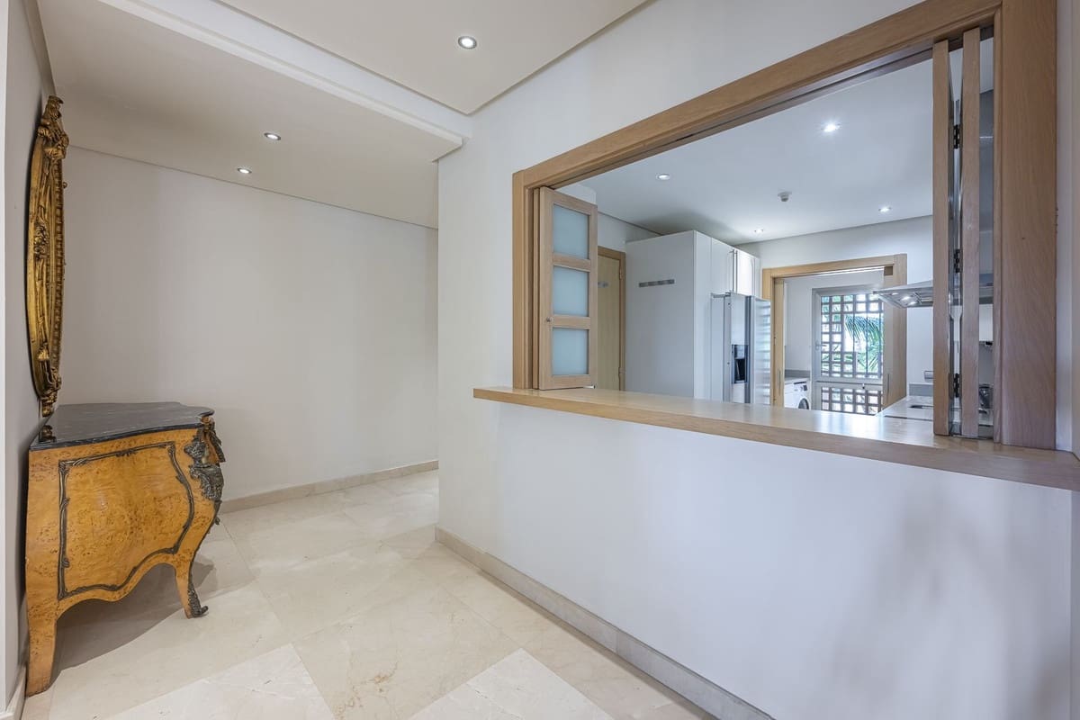 2 sovrum Lägenhet till salu i Marbella med garage - 1 195 000 € (Ref: 9763442)