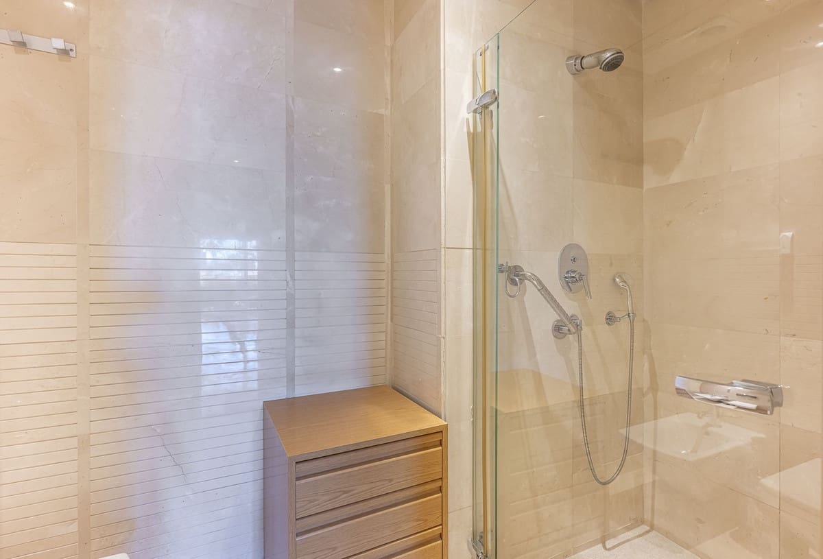 2 sovrum Lägenhet till salu i Marbella med garage - 1 195 000 € (Ref: 9763442)