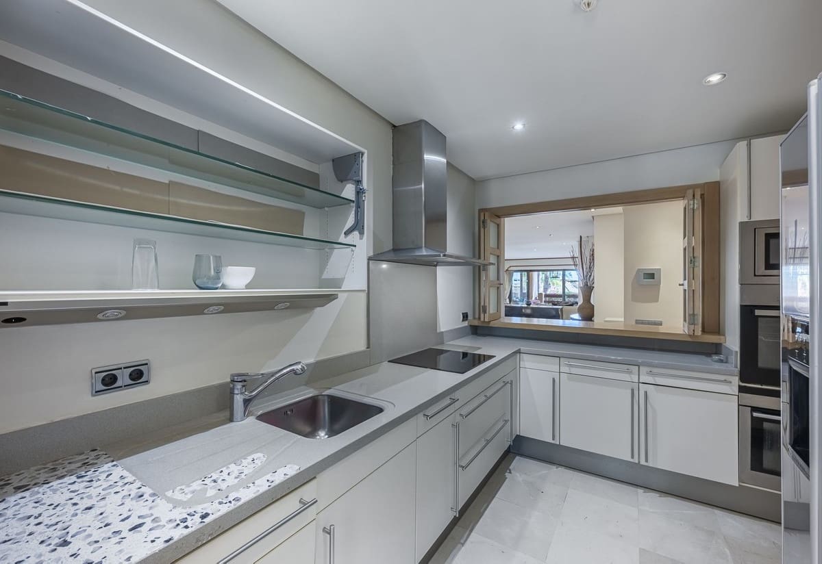 2 sovrum Lägenhet till salu i Marbella med garage - 1 195 000 € (Ref: 9763442)