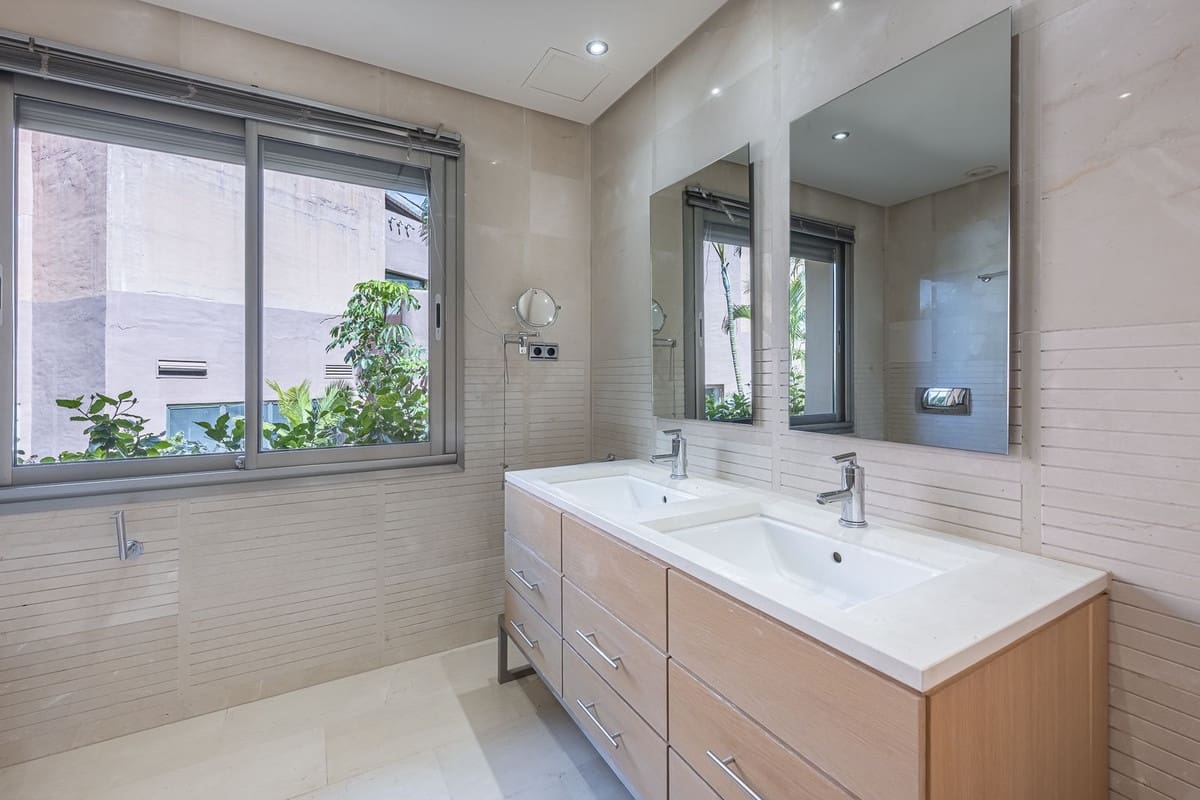 2 sovrum Lägenhet till salu i Marbella med garage - 1 195 000 € (Ref: 9763442)