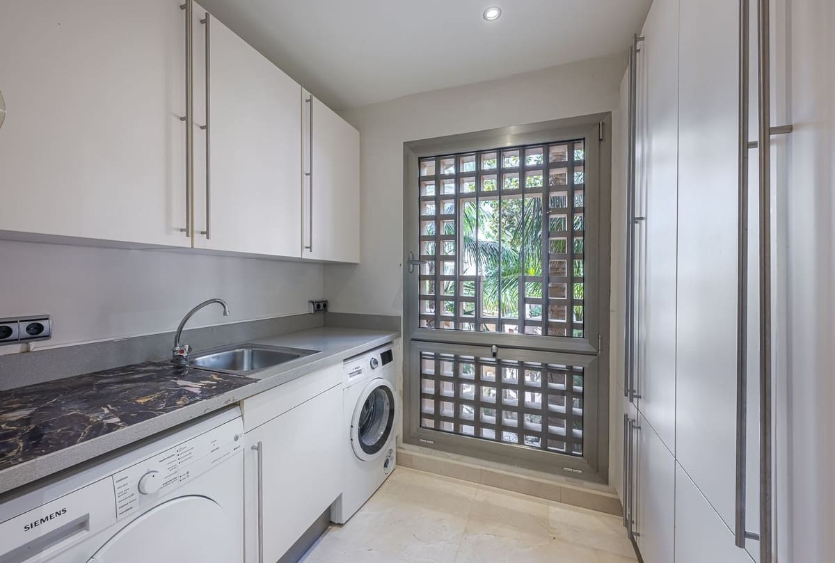 2 sovrum Lägenhet till salu i Marbella med garage - 1 195 000 € (Ref: 9763442)