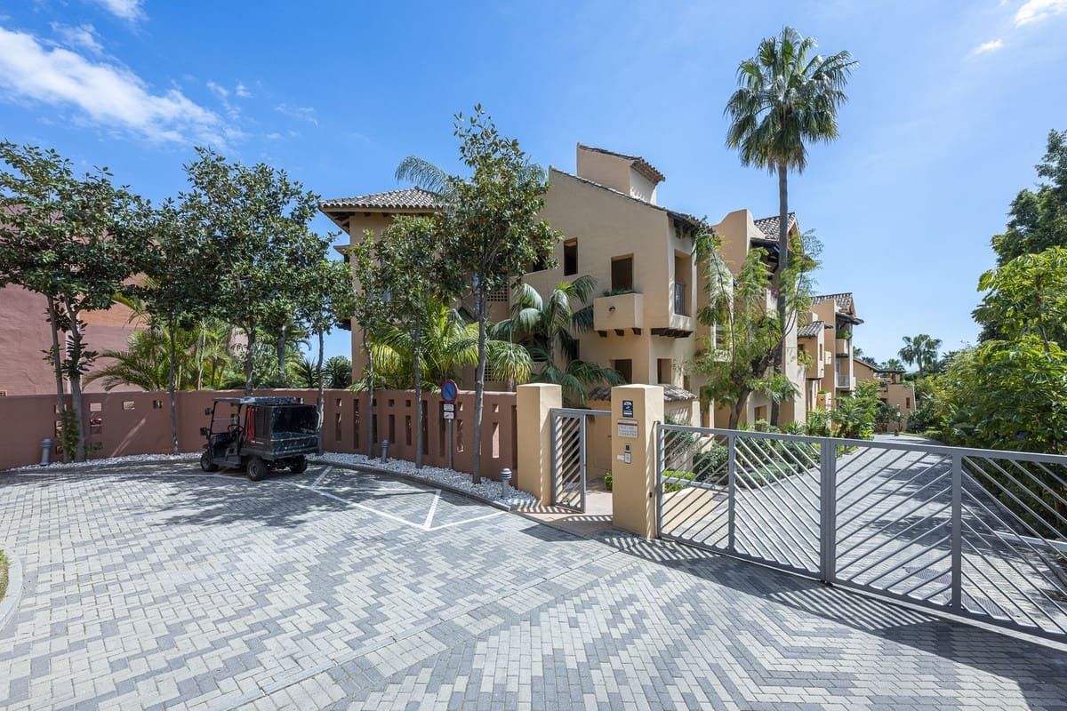 2 sovrum Lägenhet till salu i Marbella med garage - 1 195 000 € (Ref: 9763442)