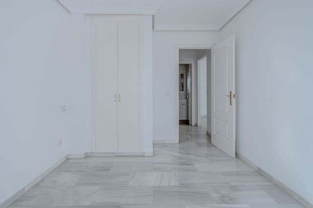 2 makuuhuone Huoneisto myytävänä paikassa San Pedro de Alcántara Pueblo, Marbella mukana 
autotalli - 399 000 € (Ref: 9772506)