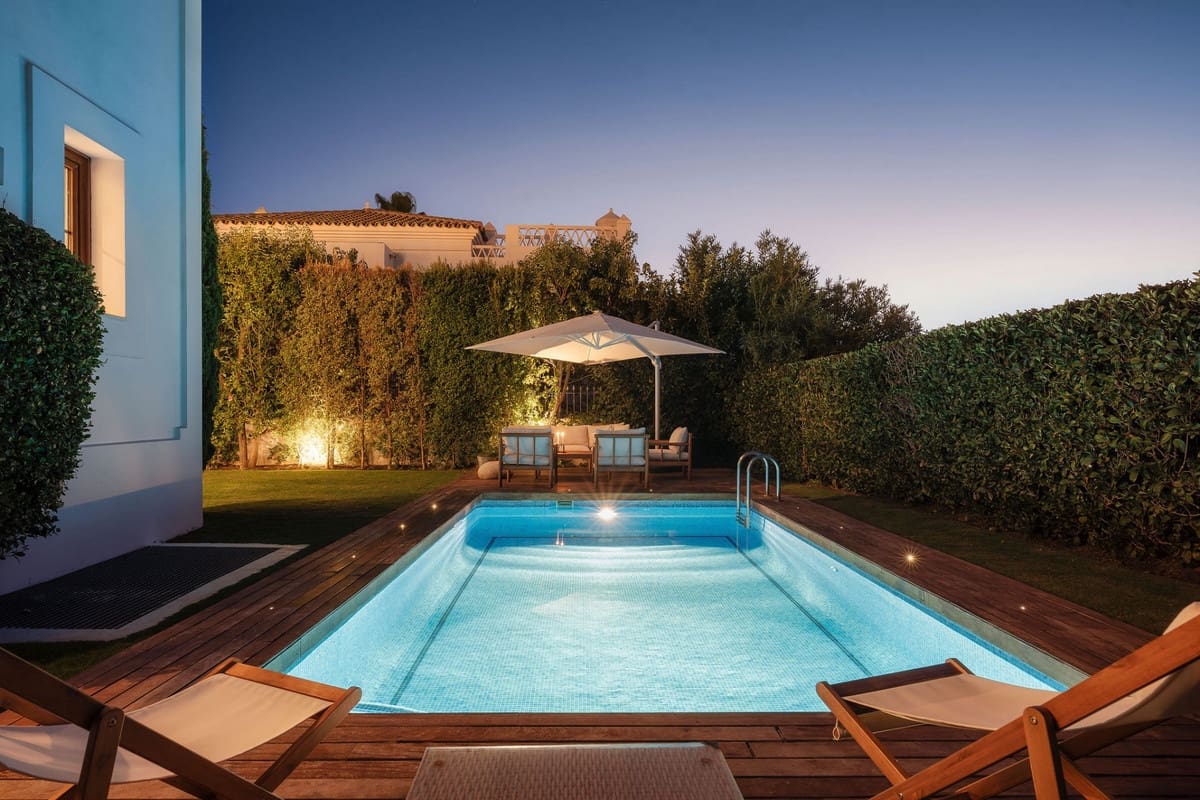 4 Zimmer Villa zu verkaufen in Estepona - 1.690.000 € (Ref: 9783913)