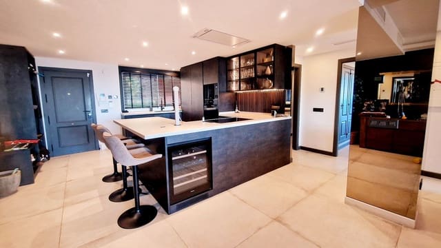 4 camera da letto Appartamento in vendita in Casco Antiguo, Marbella con garage - 1.299.000 € (Rif: 9783914)