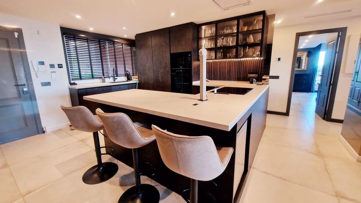 4 soveværelse Lejlighed til salg i Marbella med garage - € 1.299.000 (Ref: 9783914)