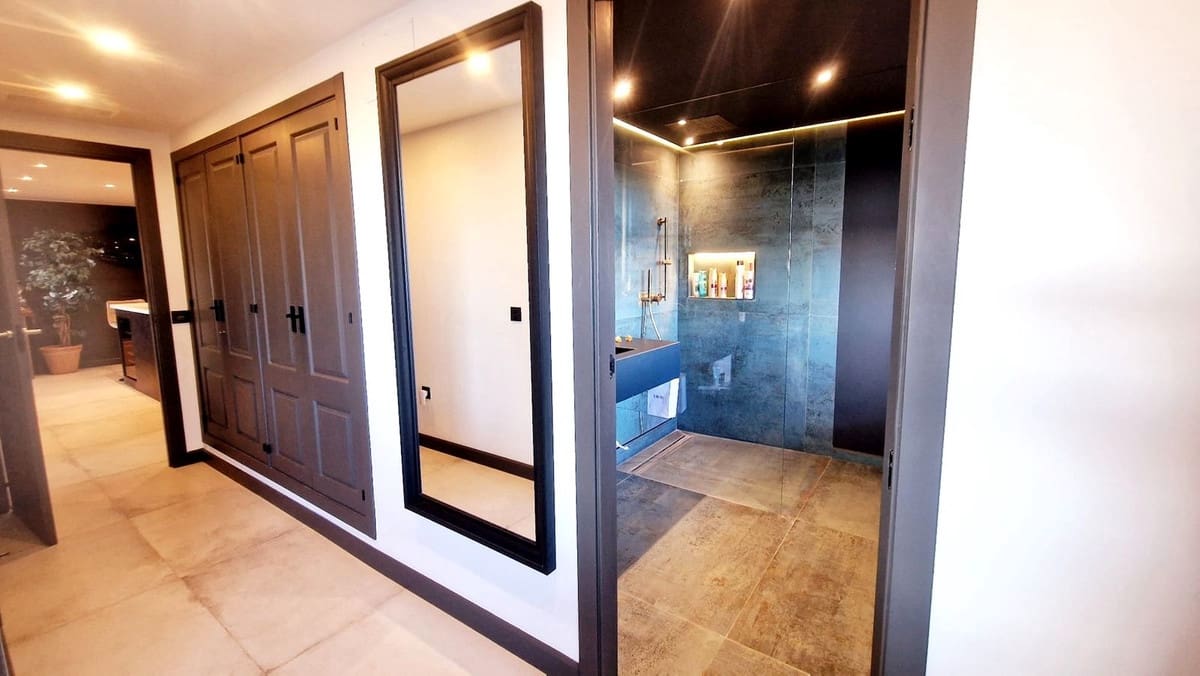 4 soveværelse Lejlighed til salg i Marbella med garage - € 1.299.000 (Ref: 9783914)