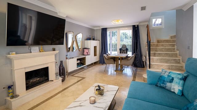 2 soverom Hus til salgs i Puerto Banus, Marbella - € 715 000 (Ref: 9783917)