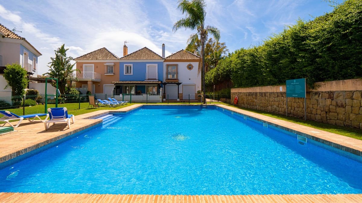 2 soverom Hus til salgs i Nueva Andalucia - € 715 000 (Ref: 9783917)
