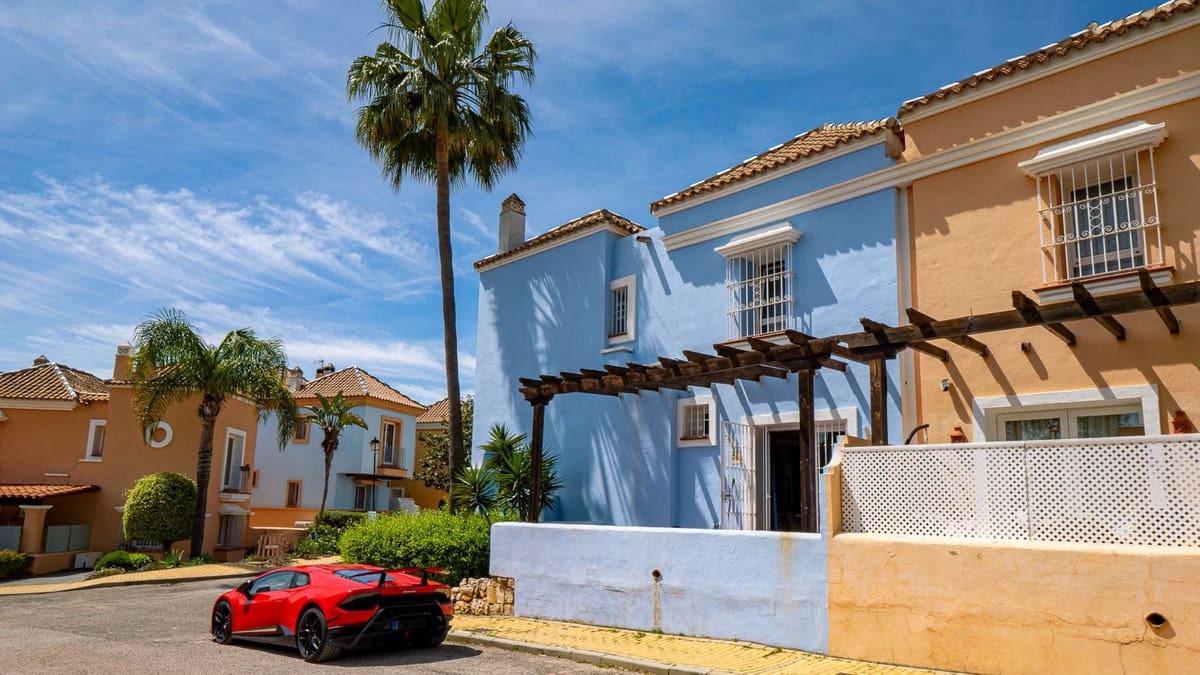 2 soverom Hus til salgs i Nueva Andalucia - € 715 000 (Ref: 9783917)