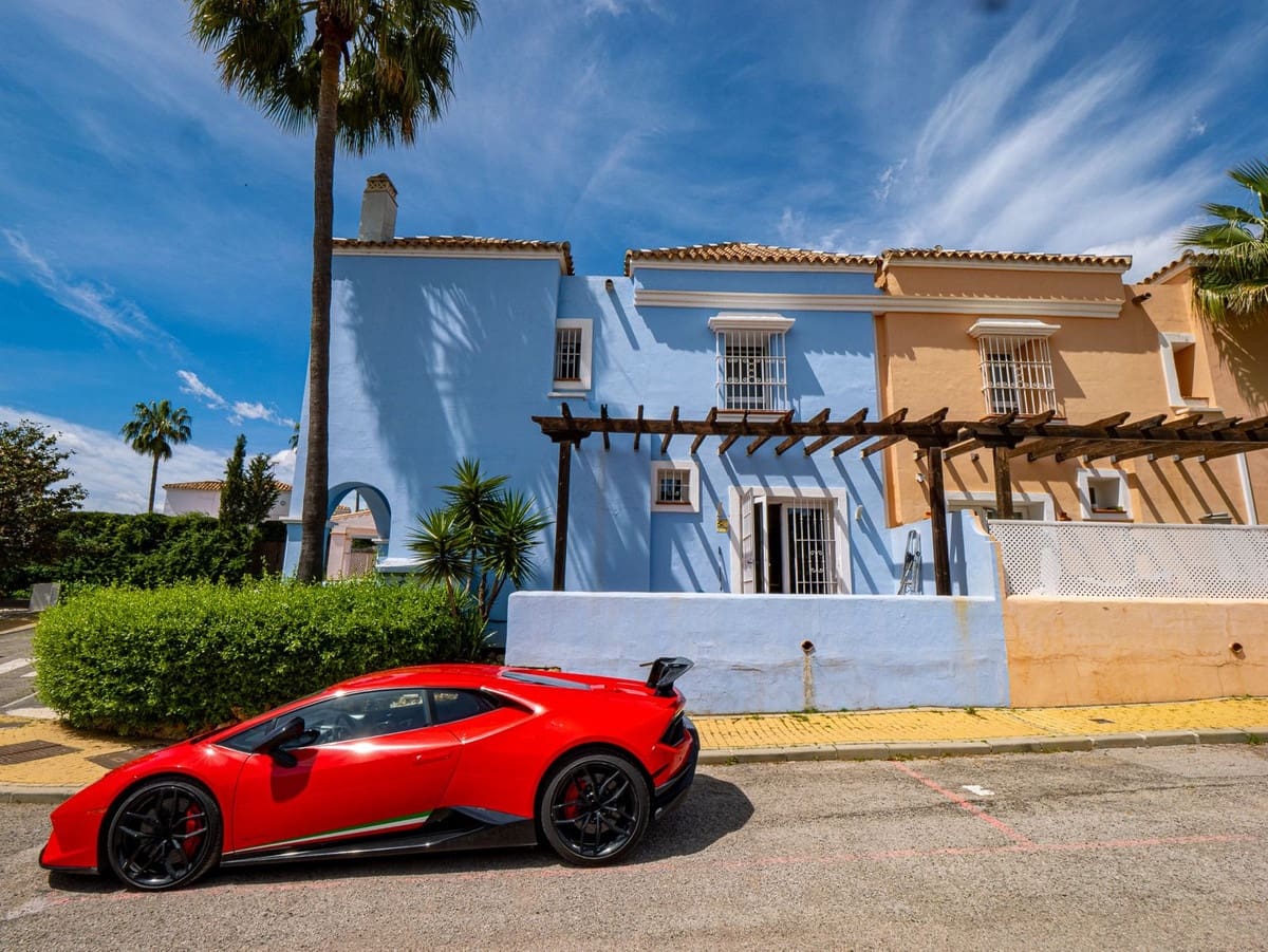 2 soverom Hus til salgs i Nueva Andalucia - € 715 000 (Ref: 9783917)