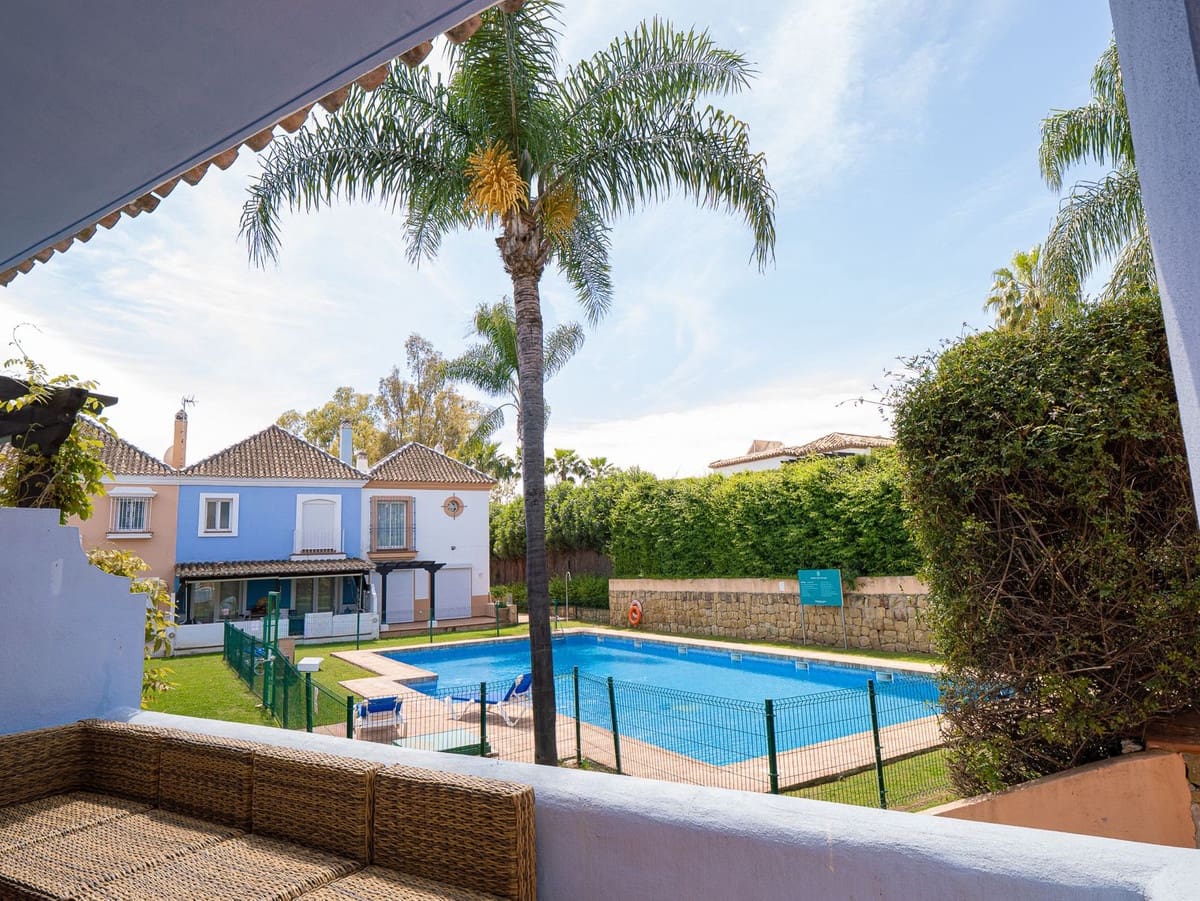 2 soverom Hus til salgs i Nueva Andalucia - € 715 000 (Ref: 9783917)