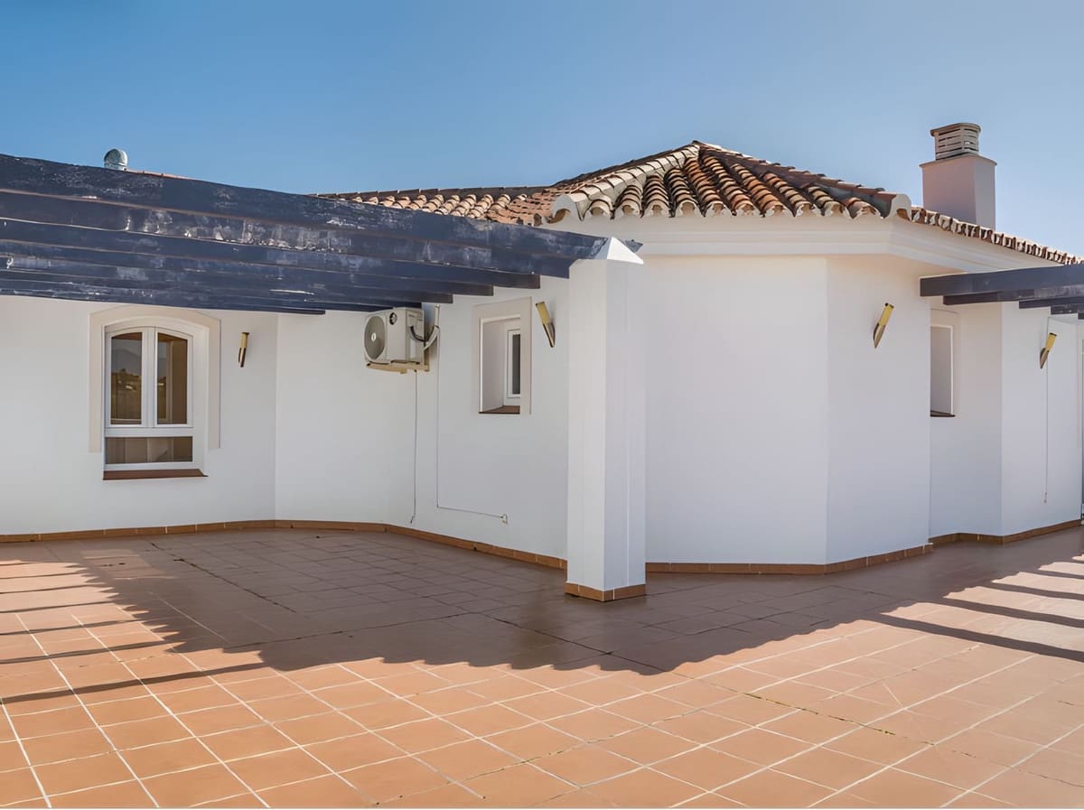 3 slaapkamer Penthouse te koop in Nueva Andalucia met garage - € 799.000 (Ref: 9783920)